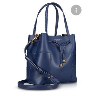 TORY BURCH | BLOCK-T BUCKET BAG IN ROYAL NAVY